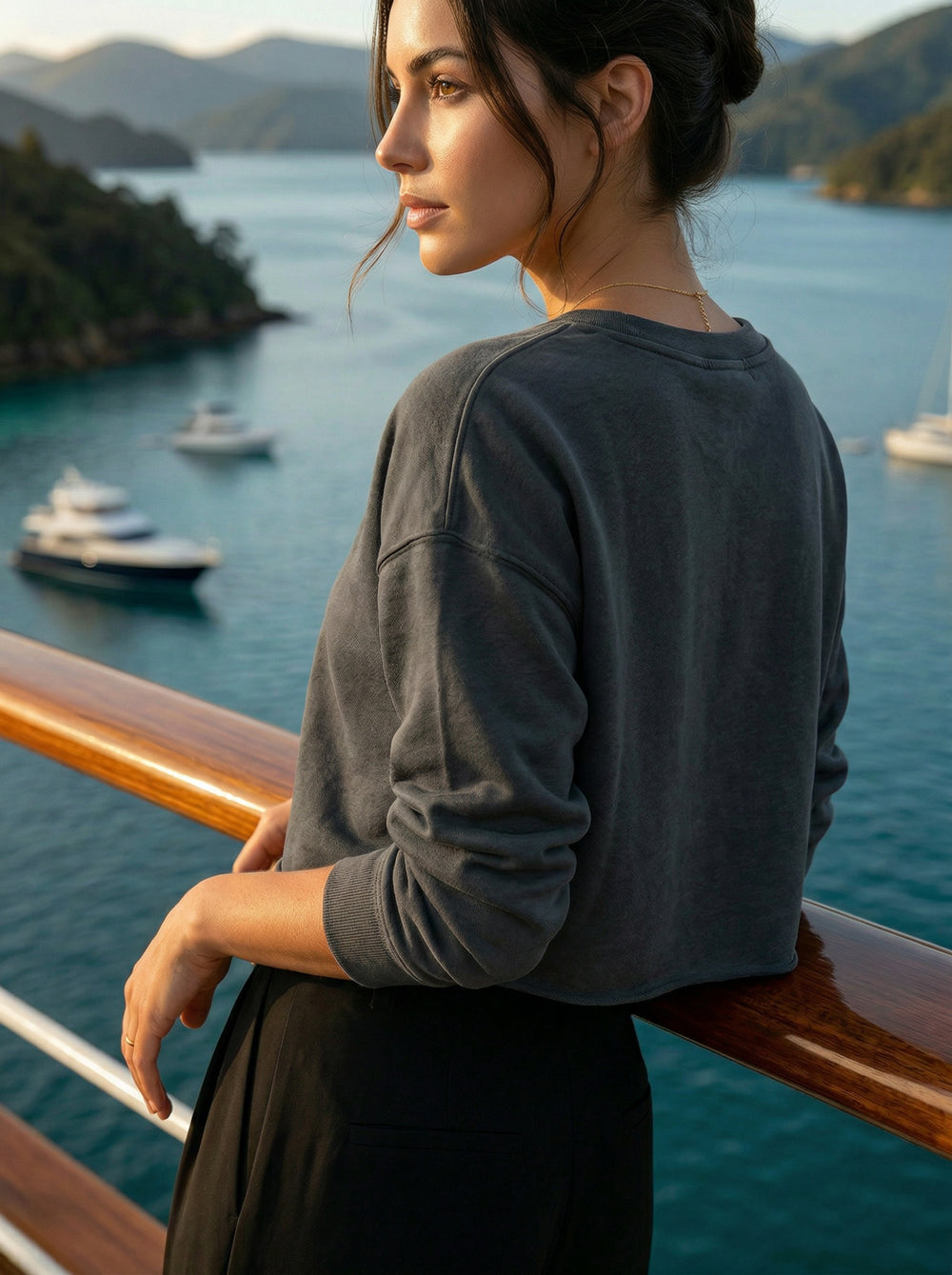 Port & Pine Lightweight Cropped Crew